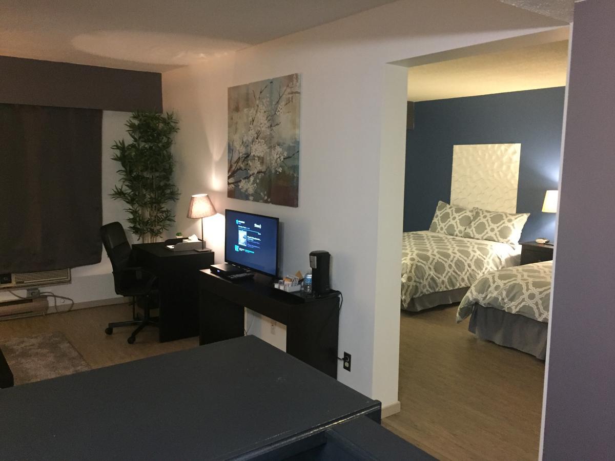 Hamilton Hotel Уилямс Лейк Екстериор снимка